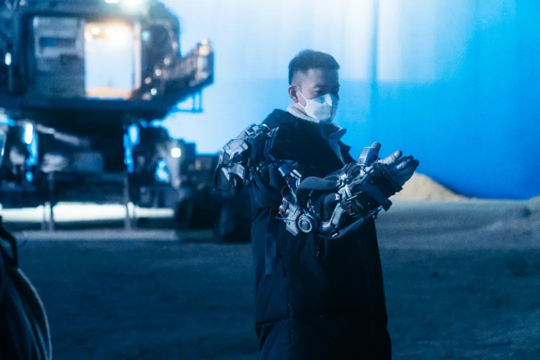 Frant Gwo: “Wondering on the Universe, Wandering with the Earth”