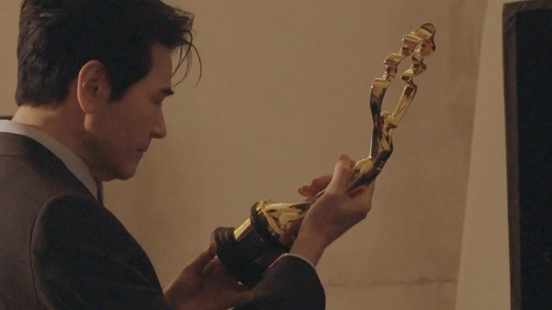 Kris Phillips and the Trophy