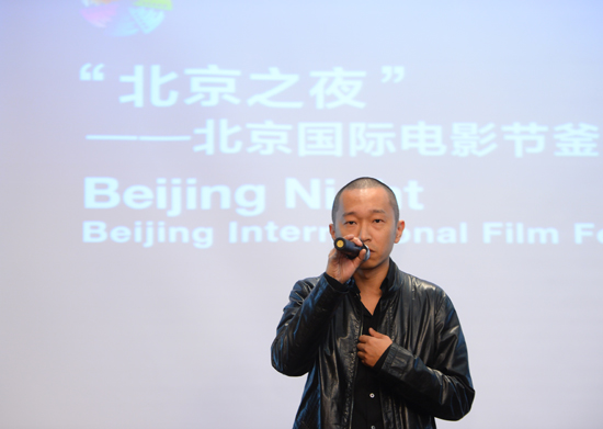 《少女哪吒》导演李霄峰出席酒会致辞